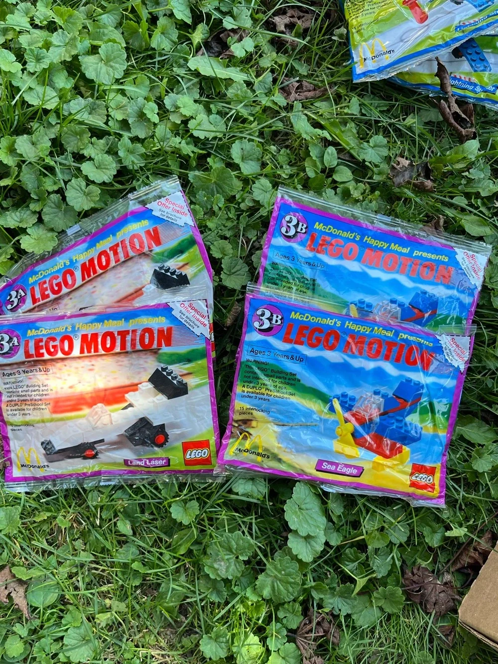 32 bags of 1989 UNOPENED VINTAGE LEGOS